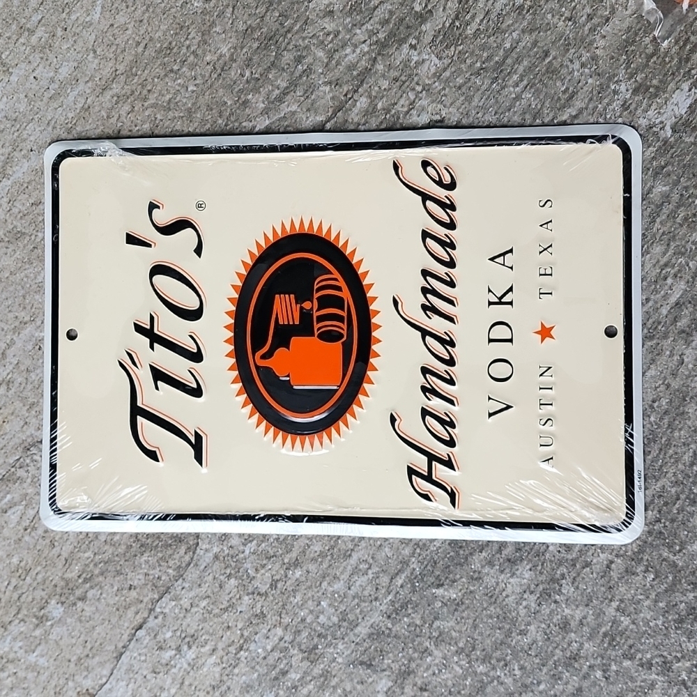 Tito's Sign & Bandana - Picture 2 of 8